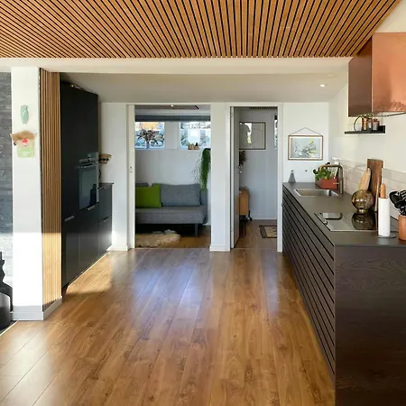 Sommerhus Med Privat Badebro Ved Sunds So بيت للعطل